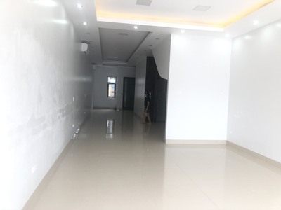 Cho thuê nhà 5 tầng mặt đường Nguyễn Tất Thành, Vĩnh yên, Vĩnh Phúc. Gía 25 triệu 0