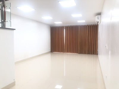 Cho thuê nhà 5 tầng mặt đường Nguyễn Tất Thành, Vĩnh yên, Vĩnh Phúc. Gía 25 triệu 3