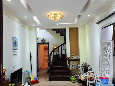Cho thuê nhà mặt phố Đặng Tiến Đông, Đống Đa, HN dt 50m2 x 5 tầng mt 4m2 0