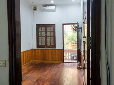 Cho thuê nhà mặt phố Đặng Tiến Đông, Đống Đa, HN dt 50m2 x 5 tầng mt 4m2 2