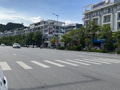 Cho thuê căn shophouse liền kề monbay hạ long 90m2, 5 tầng 1