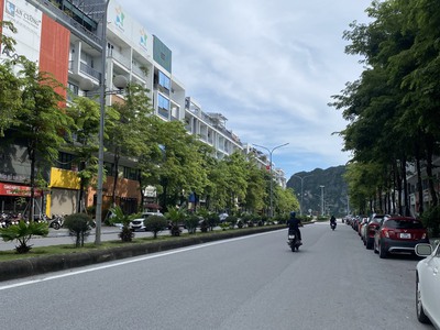 Cho thuê căn shophouse liền kề monbay hạ long 90m2, 5 tầng 0