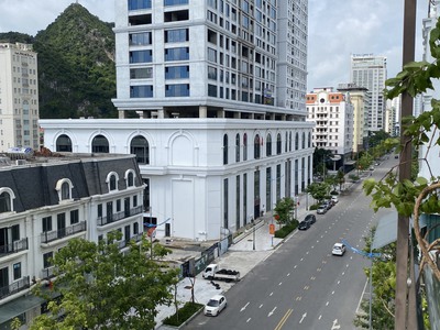 Mang đến thuê căn góc shophouse gần cạnh time garden hạ long 210m2, 5 tầng 4