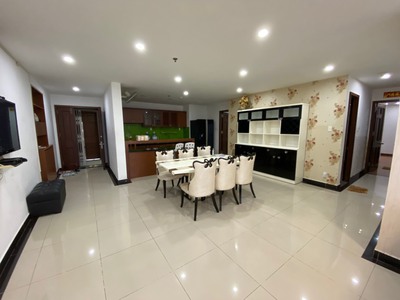 Cần cho thuê căn hộ chung cư cao cấp Giai Việt , 854 Tạ Quang Bửu, Phường 5, Quận 8.Dt 150m2 , 3pn. 2