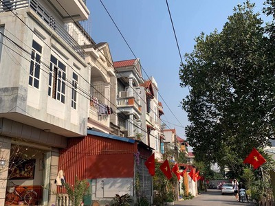 Cho thuê nhà 2 mặt tiền tại Trần Phú, Liên Bảo, Vĩnh Yên, Vĩnh Phúc. Gía 7,5 triệu. LH: 098.991.6263 5