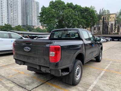 Ranger XLS 1 cầu 2023 đi lướt 5000km, trả trước 150, hỗ trợ vay ngân hàng. 3
