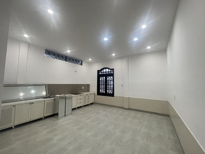 Cho thuê nhà 2 tầng 350m2 sàn ngang 12m đường Trưng Nữ Vương kẹp đường kiệt 5m 8