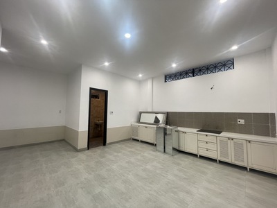 Cho thuê nhà 2 tầng 350m2 sàn ngang 12m đường Trưng Nữ Vương kẹp đường kiệt 5m 9