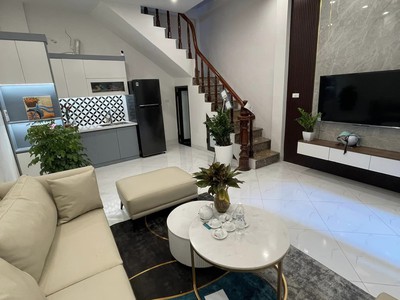 Nhà mới đẹp  6 tầng  Diện tích 42m2   50m ra đến mặt phố Giáp Bát   Gía 3.5 tỷ 5