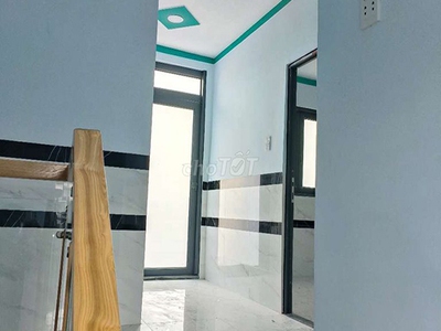 Giáp quận 1 - hẻm sạch sẽ - nhà view thoáng các mặt - không gian xanh xung quanh - dân trí tốt - 1