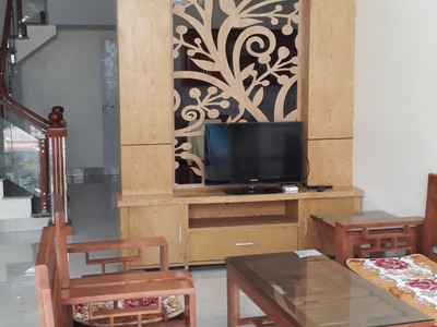 Cho thuê nhà Văn Cao cách mặt đường 4m 2