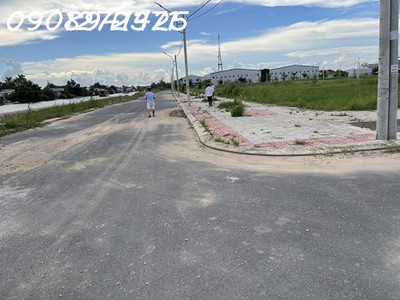 Bán nhanh lô góc 2 mặt tiền đường siêu hiếm giá cực tốt trung tâm thành phố cà mau,xã lý văn lâm 0