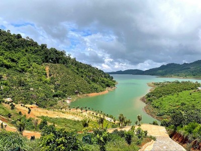 Anh mình cần tiền nên ra gấp lô đất view hồ đaklong thượng giá 2 tỷ hơn 500m2 sổ sẵn công chứng ngay 0