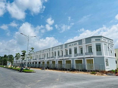 Bán nhà mặt phố 1 trệt 1 lầu phường 4, tp trà vinh  gần kdl huỳnh kha 1