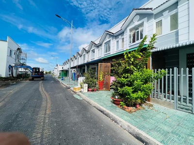 Bán nhà mặt phố 1 trệt 1 lầu phường 4, tp trà vinh  gần kdl huỳnh kha 4