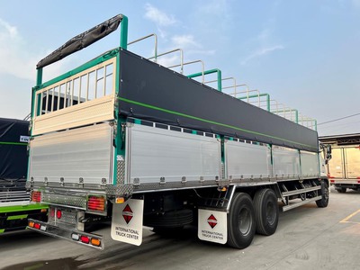 Hino FL cực khỏe cõng trâu 2