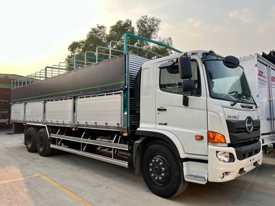 Hino FL cực khỏe cõng trâu 1