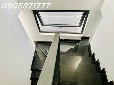 Toà căn hộ góc 2 mặt tiền nguyễn hữu thọ, dòng tiền 800tr. có thang máy. nội thất xịn. cạnh sân bay 2