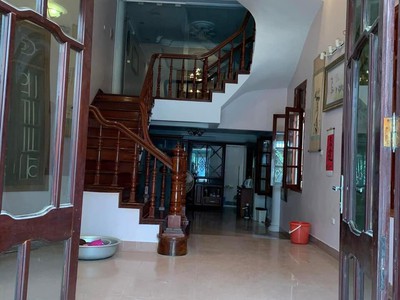 Mình hiện còn trống 2 phòng tầng 4 diện tích 16m và 25m  có ban công và cửa sổ to  ngõ 68 phố quan 0