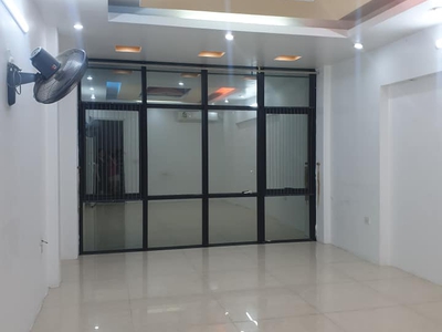 Cho thuê nhà nguyên căn mặt phố Quận Cầu Giấy dt 40m2 x 7 tầng, đủ điều hòa 0