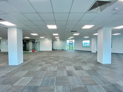 Cho thuê sàn trống, tòa nhà tp bank 2 mặt tiền, đường trần não, giá 160 triệu/ tháng. 1