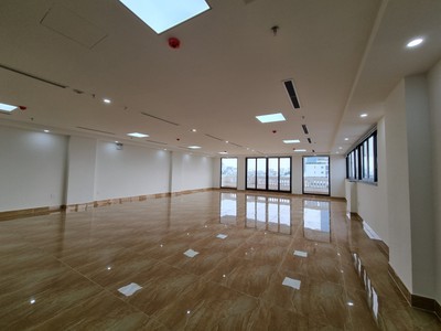 Bán rê  chủ bán gấp  tòa vp hoàng quốc việt 120m x9t, lô góc, mới tinh, ôtô tránh, giá 42 tỷ 0