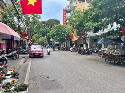 Bán nhà 2 tầng mặt đường hàng kênh kinh doanh sầm uất, diện tích 64m giá 9.8 tỉ 1