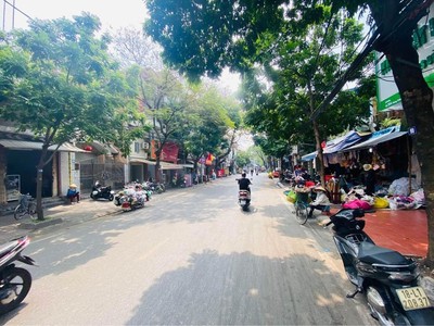 Bán nhà 2 tầng mặt đường hàng kênh kinh doanh sầm uất, diện tích 64m giá 9.8 tỉ 2