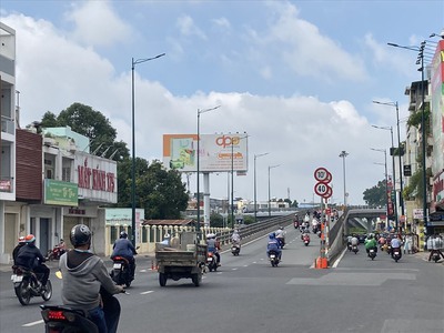 Bán chdv vị trí đẹp nguyễn kiệm 188m2 rộng 6.5m 20pn t.máy dt 1tỷ trên năm 24 tỷ kế bv 175 0
