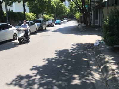 Bán biệt thự vimeco, big c trung hoà, cầu giấy. dt 135m x 4,5 tầng,mt 10m,có hầm,hoàn thiện. giá 1