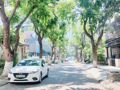 Cho thuê Biệt thự 3 tầng 300m2 đường Nguyễn Cao Luyện, 5PN, sân rộng gần ngay biển 5