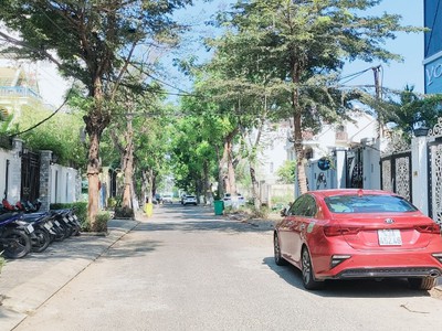 Cho thuê Biệt thự 3 tầng 300m2 đường Nguyễn Cao Luyện, 5PN, sân rộng gần ngay biển 6