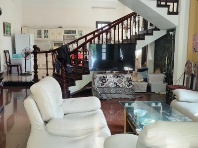 Cho thuê Biệt thự 3 tầng 300m2 đường Nguyễn Cao Luyện, 5PN, sân rộng gần ngay biển 0