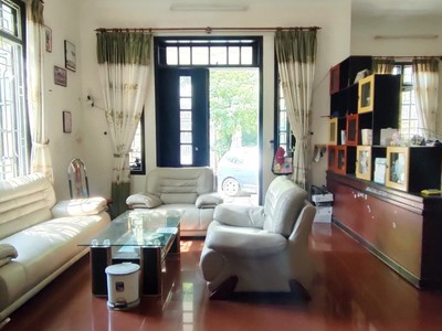 Cho thuê Biệt thự 3 tầng 300m2 đường Nguyễn Cao Luyện, 5PN, sân rộng gần ngay biển 1