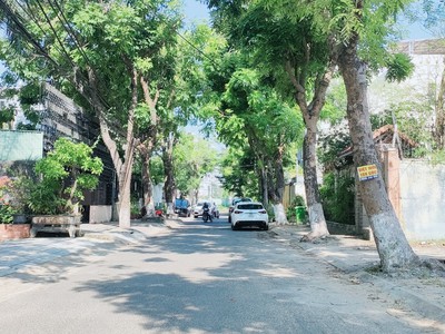 Cho thuê Biệt thự 3 tầng 300m2 đường Nguyễn Cao Luyện, 5PN, sân rộng gần ngay biển 7