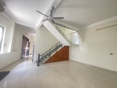 Cho thuê nhà 3 tầng trống suốt 3PN 80m2 đường Bế Văn Đàn gần gần Hà Huy Tập giá 12tr/tháng 0