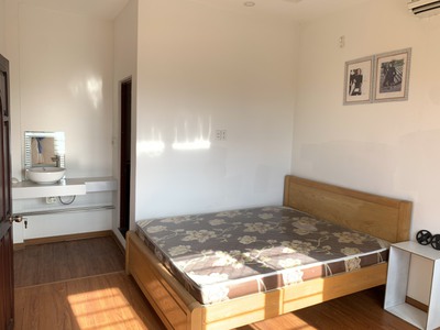 Cho thuê nhà 3 tầng Ngô Quyền 9PN khép kín, tầng hầm để xe gần Trương Định giá chỉ 17tr 0