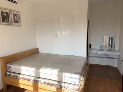 Cho thuê nhà 3 tầng Ngô Quyền 9PN khép kín, tầng hầm để xe gần Trương Định giá chỉ 17tr 5