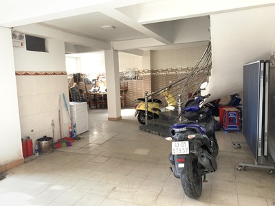 Cho thuê nhà 3 tầng Ngô Quyền 9PN khép kín, tầng hầm để xe gần Trương Định giá chỉ 17tr 12