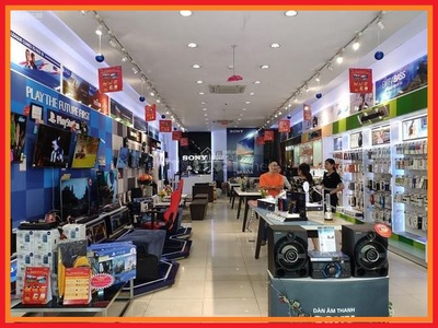 Xuất cảnh cho thuê nguyên căn 7.2 x 24m 1 trệt 2 lầu hai bà trưng q3 tp.hcm 3