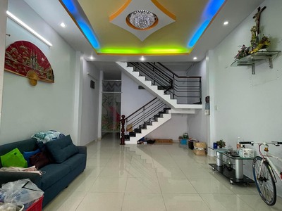 CHo thuê NNC Phạm Thế Hiển Full nội thất 3pn 2wc .DT:5x20 trệt 1 lầu .Giá:9tr.LH: 0937577198 0