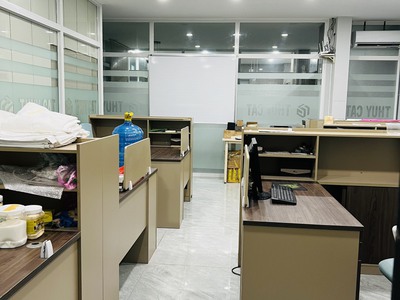 Cần cho thuê văn phòng tầng 3 tại địa chỉ đường 7B.P.Bình Trị Đông B.Q.Bình Tân : -	Diện tích 200m2 4