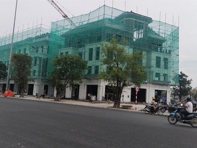 Cho thuê shophouse vinhomes mặt đường 51m, miễn phí 18 tháng 2