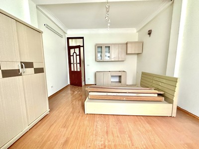Thật 99    kiếm đâu ra hộ khẩu cầu giấy, yên hòa, 42m2  chỉ nhỉnh 5 tỷ 1