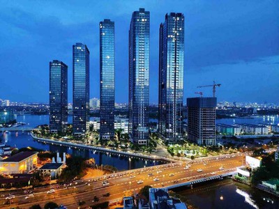 Bán căn hộ vinhomes golden river tầng cao, 2 phòng ngủ, full nội thất, ban công thoáng. giá chỉ 11 2