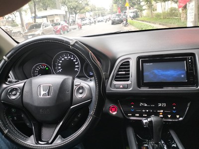 Chính chủ cần bán xe Honda HRV. L SX 2019 đăng ký năm 2020. 5