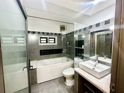 . nhà bán.bán gẳp.hạ chào .mặt tiền nguyễn du- 30m2- tầng- giá tổt. 1