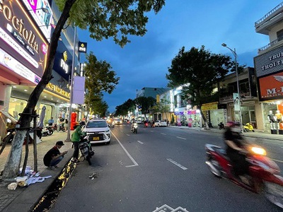 Cho thuê nhà mặt tiền đường lê duẩn trung tâm tp đà nẵng thuận tiện cho việc kinh doanh buôn bán. 1