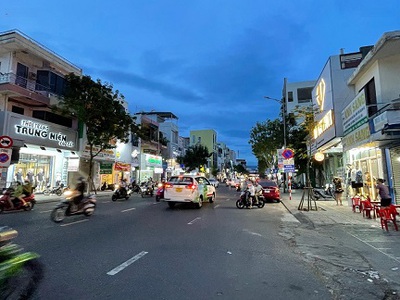 Cho thuê nhà mặt tiền đường lê duẩn trung tâm tp đà nẵng thuận tiện cho việc kinh doanh buôn bán. 3