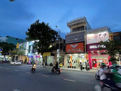 Cho thuê nhà mặt tiền đường lê duẩn trung tâm tp đà nẵng thuận tiện cho việc kinh doanh buôn bán. 4